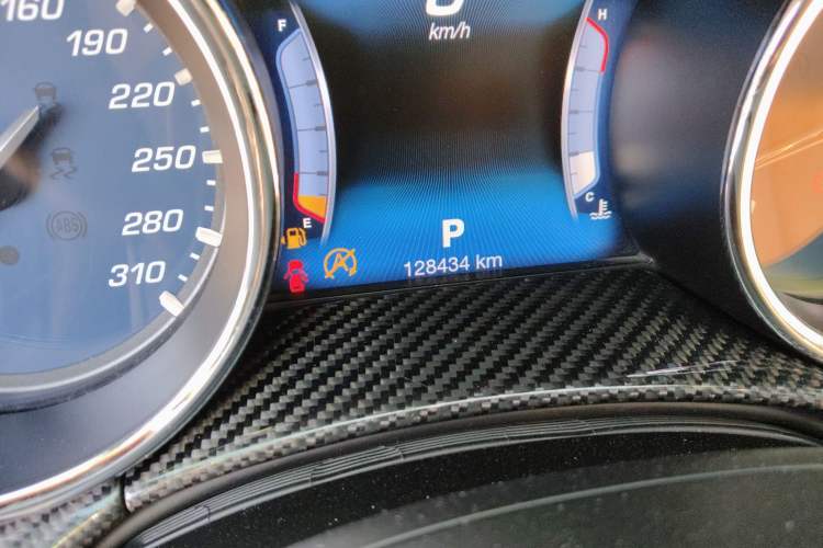 Used Maserati President 2017 3.0T Standard Model Odometer Close Up