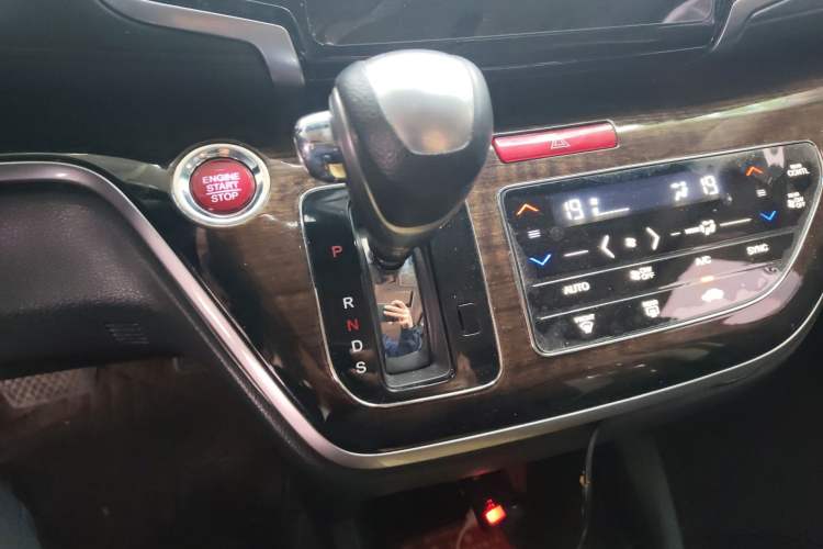 Used Honda Odyssey 2017 2.4L Smart Edition Gear Lever
