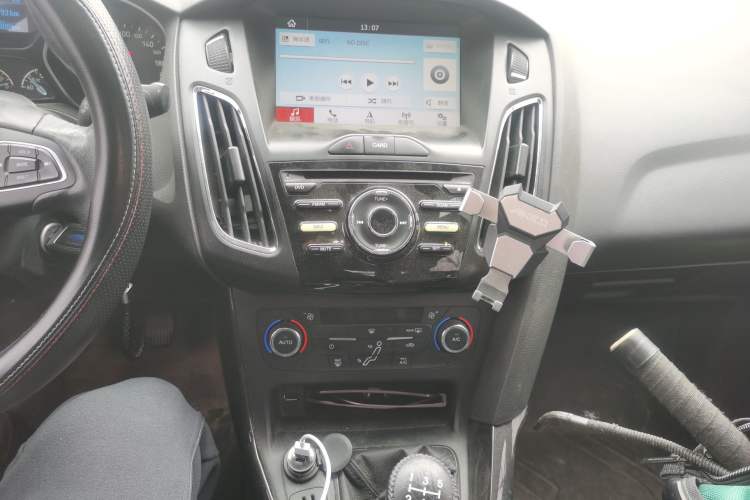 Used Ford Focus 2015 Sedan 1.6L Manual Fashion Edition