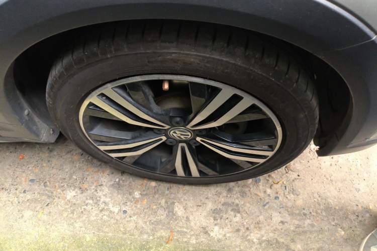 Used Volkswagen Touran 2018 Volkswagen Touran L 280TSI DSG Boundary Edition 7 Seats China V Emission Standard Right Front Wheel Hub