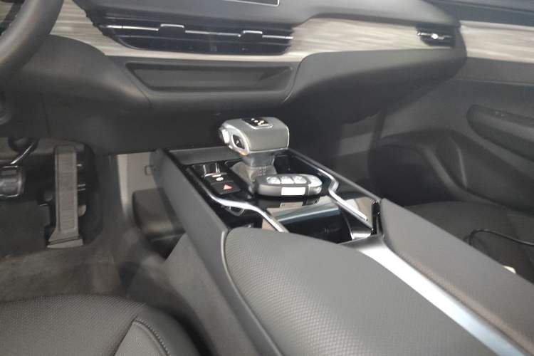 Used Hongqi E-QM5 2024 560km PLUS
