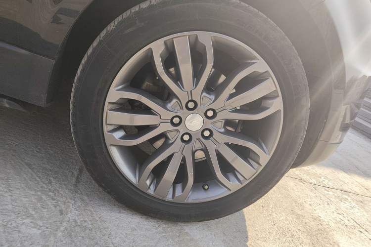 Used Land Rover Range Sport 2014 3.0 SC V6 HSE DYNAMIC Right Front Wheel Hub