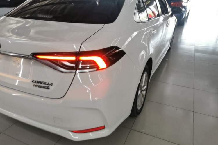 Used Toyota Corolla 2021 Dual-Motor 1.8L E-CVT Elite Edition
