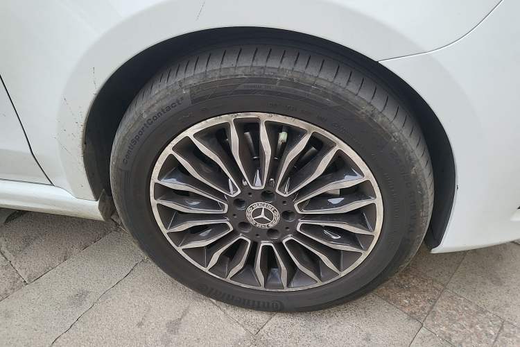 Used Mercedes-Benz V-Class 2018 V 260 L Prestige Extended Version China VI Right Front Wheel Hub