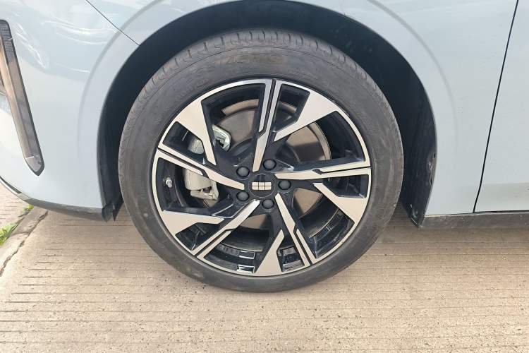 Used Geely Galaxy L6 2023 125km Starship
