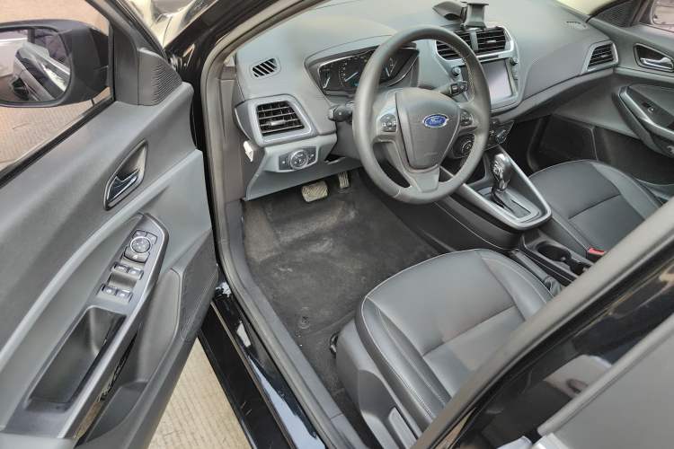 Used Ford Escort 2015 1.5L Automatic Fashion Model