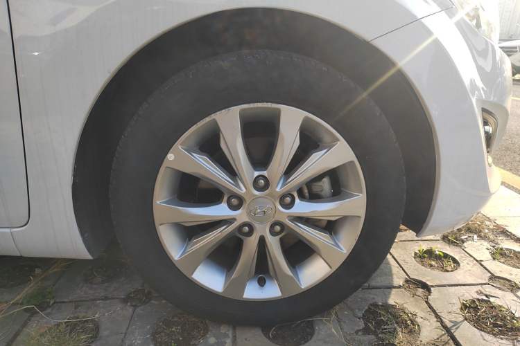 Used Hyundai Elantra (5th Generation / Langdong) 2016 1.6L Automatic Smart Version