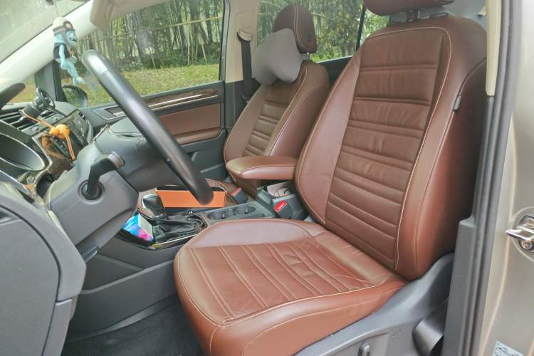 Used Volkswagen Touran 2016 Volkswagen Touran L 330TSI DSG Luxury Edition Left Front Seat