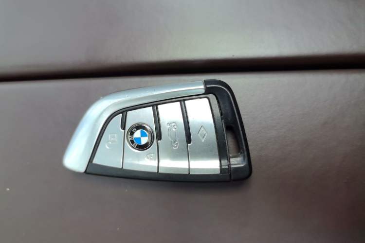 Used BMW 5 Series 2018 Facelifted 530Li Luxury Edition Premium Package Vehicle Key