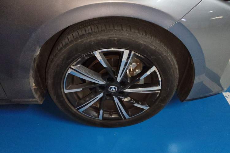 Used CHANGAN Eado DD 2023 Blue Whale NE 1.5T GDI DCT Navigation Model Right Front Wheel Hub