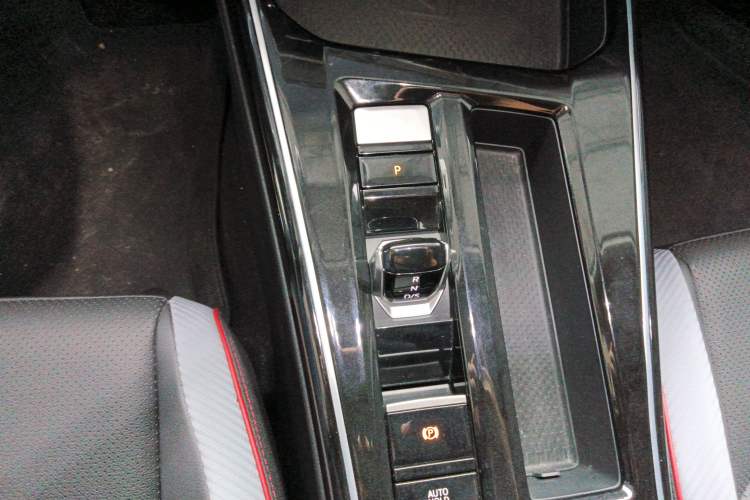 Used Volkswagen Lamando 2023 Lavida L 280TSI DSG Cool & Spicy Edition Gear Lever