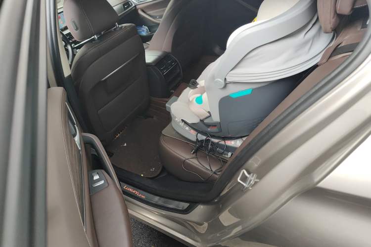 Used BMW 5 Series 2020 530Li Leading Edition Luxury Package Left Rear Seat