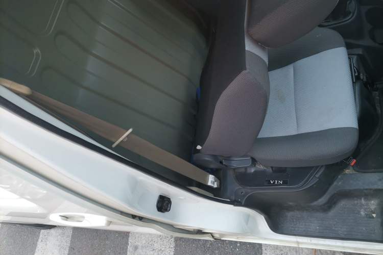 Used Chana Ruixing EM60 2022 All-Electric Van 4498 mm Long Flat Roof with Rear-Hinged Doors 2 Seats 70 kW 41.86 kWh