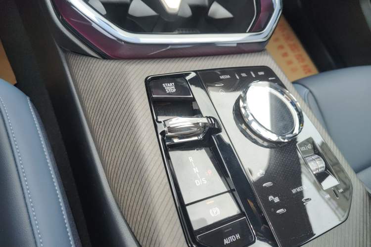 Used BMW X3 2025 xDrive30L Luxury Edition M Sport Package Gear Lever