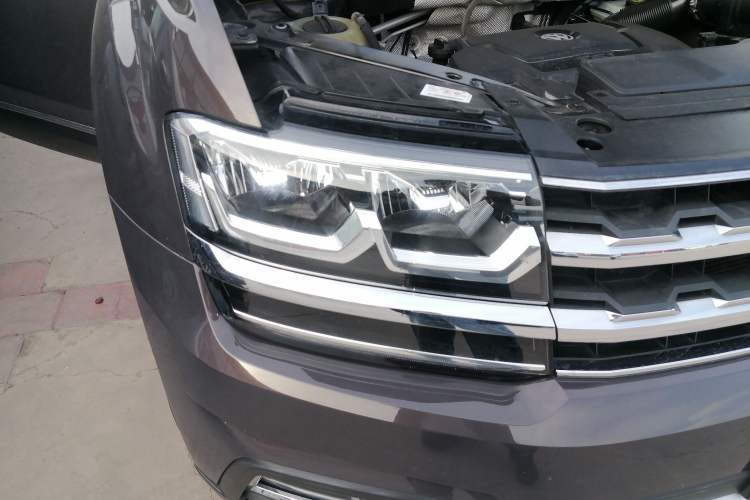 Used Volkswagen Teramont 2017 330TSI Two-Wheel-Drive Luxury Edition Right Front Headlight