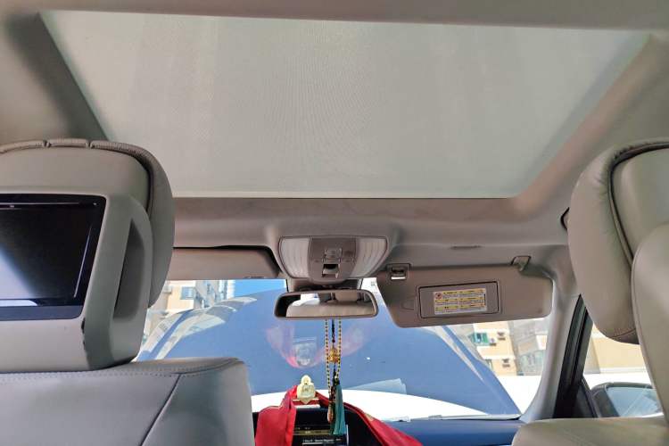 Used Mercedes-Benz E-Class 2011 E 300 L Fashion Prestige Model Headliner