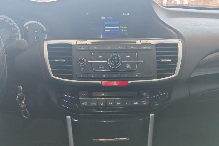 Used Honda Accord 2016 2.0L Elite Edition Audio And AC Panel