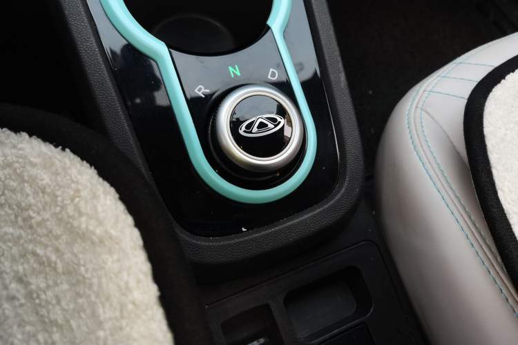 Used Chery QQ Little Ant 2021 200 000-Yuan Ant Fan Edition Talent Version NMC Battery 408 km续航 Gear Lever