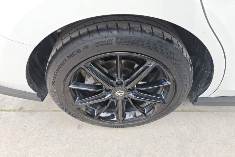 Used CHANGAN UNI-V 2023 1.5T Prestige Model Right Rear Wheel Hub