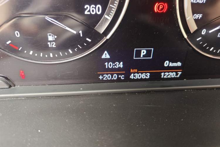 Used BMW X1 2018 sDrive18Li Fashion Model Odometer Close Up