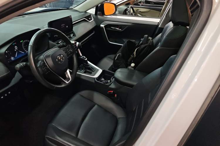 Used Toyota RAV4 2023 2.0L CVT Two-Wheel Drive Fashion Plus Edition Left Front Seat