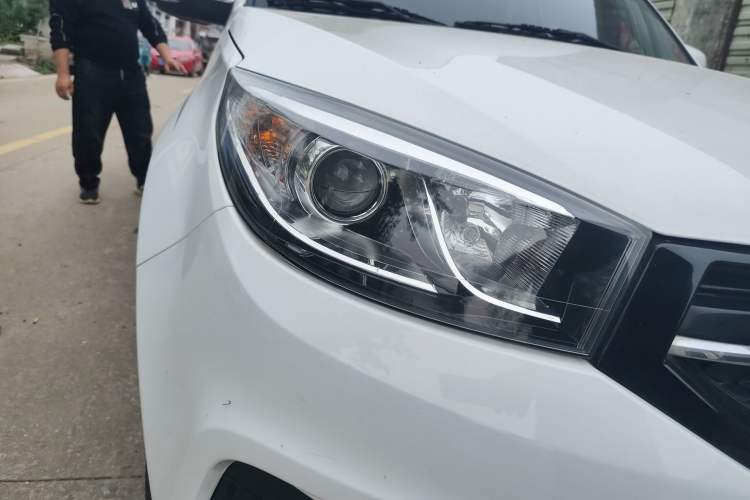 Used Chery Tiggo 3 2018 Classic Edition 1.6L Manual Comfort Model Right Front Headlight