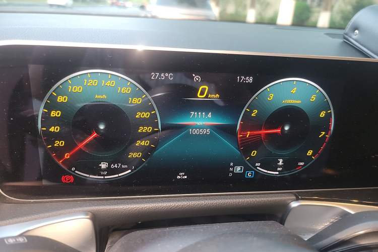 Used Mercedes-Benz GLB 2020 Facelift GLB 200 Fashion Edition Odometer Close Up