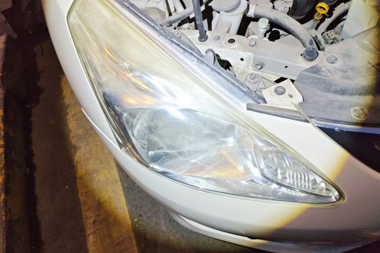 Used Nissan Tiida 2011 1.6L CVT Smart Version Right Front Headlight