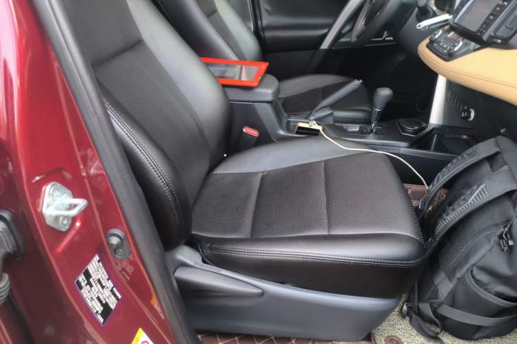 Used Toyota RAV4 2016 2.0L CVT Two-Wheel Drive Fashion Edition China V Standard
