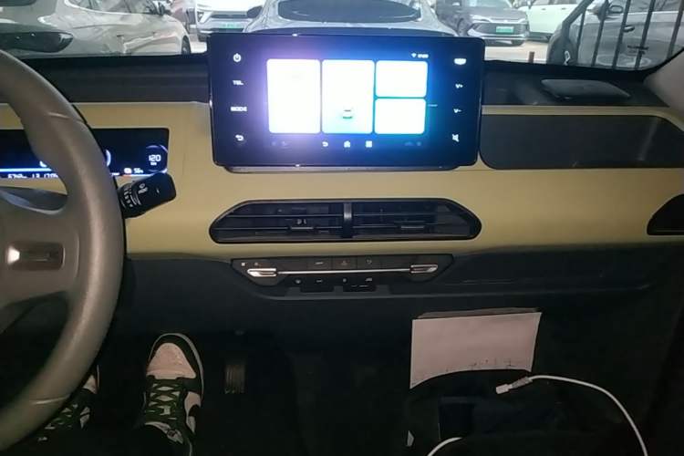 Used Geely Galaxy Panda 2024 Panda Mini 200km Endurance Bear Audio And AC Panel