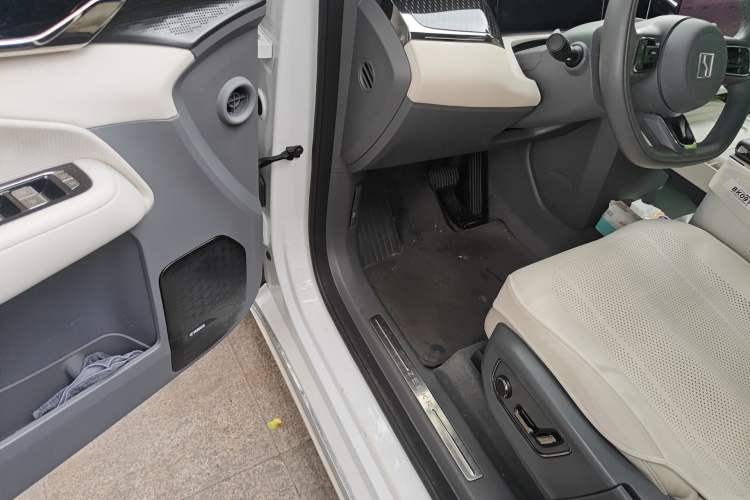 Used Zeekr 009 2024 7-Seater Walk-Through Version Four-Wheel Drive 108 kWh