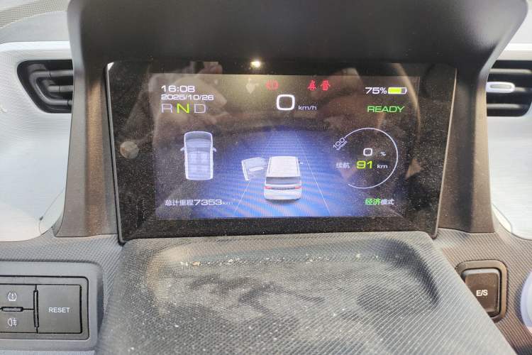 Used Wuling Hongguang MINIEV 2021 Macaron Sandwich Model 120 km Lithium NMC
