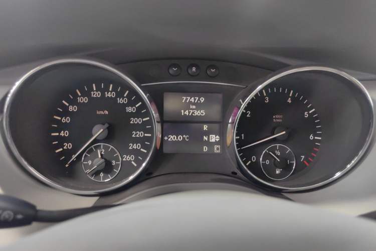 Used Mercedes-Benz R-Class 2010 R 350 L 4MATIC Grand Edition Instrument Cluster