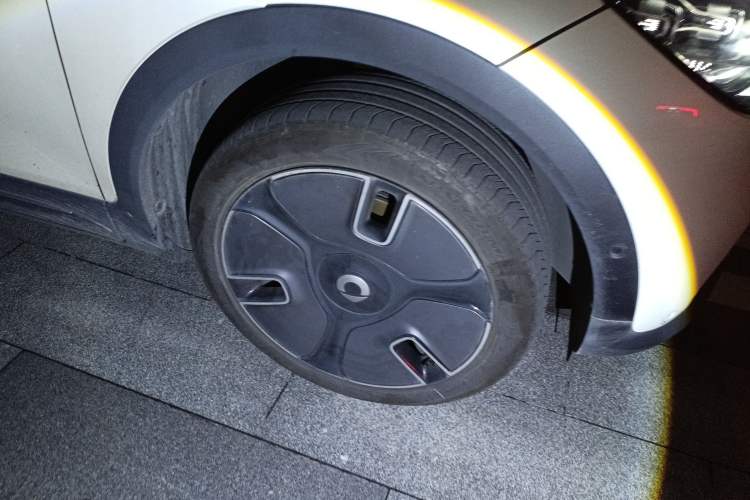 Used smart #1 2022 Premium Edition Right Front Wheel Hub