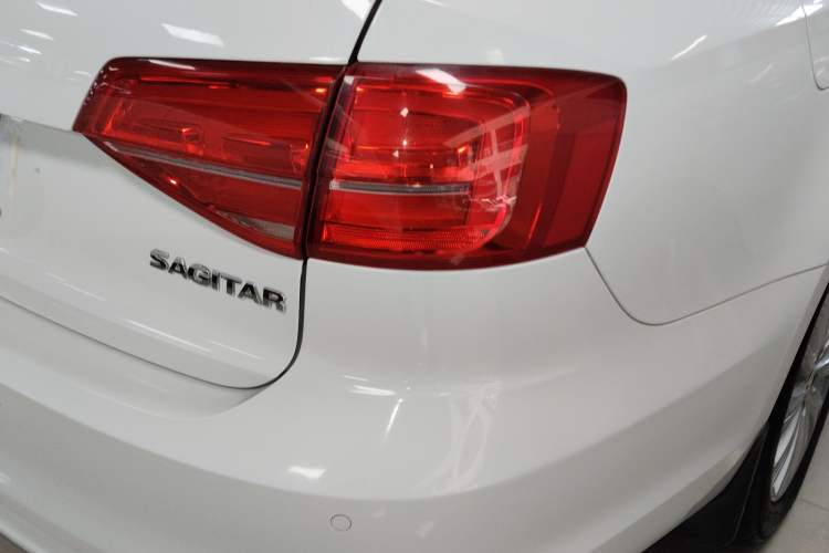 Used Volkswagen Sagitar 2015 1.6L Automatic Comfort Model Right Rear Taillight