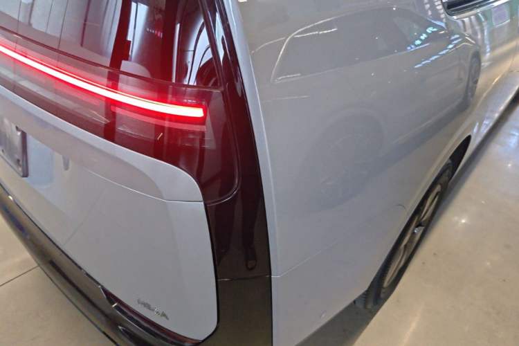 Used Li Auto MEGA 2024 Ultra Model

