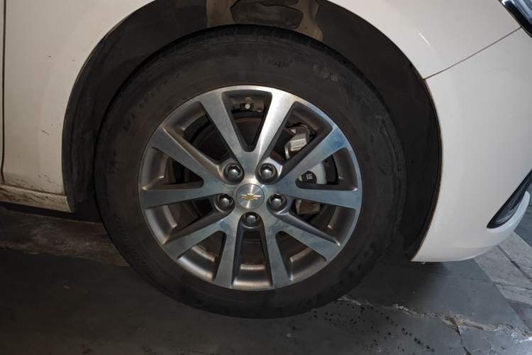 Used Chevrolet Malibu 2018 530T Automatic Luxury Edition Right Front Wheel Hub