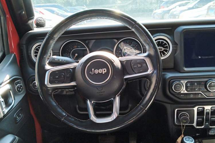 Used Jeep Wrangler 2019 2.0T Sahara Four-Door Version China VI Emission Standard