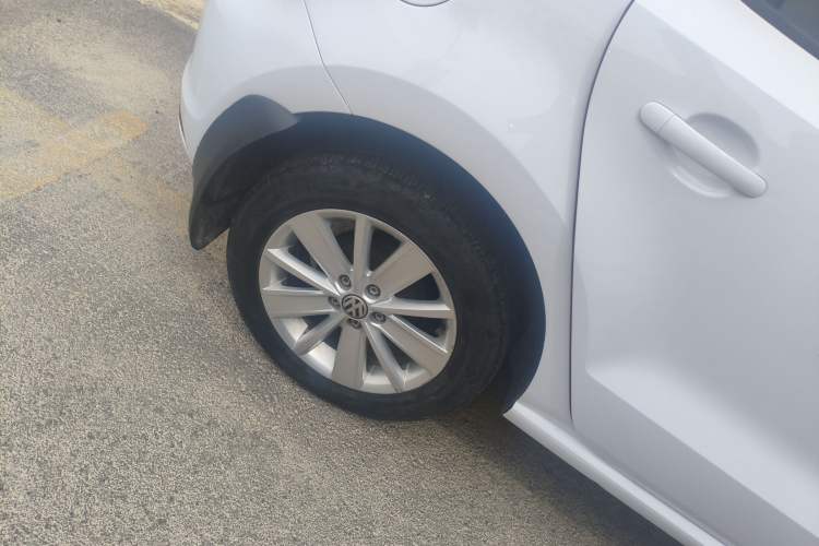 Used Volkswagen Polo 2016 1.6L Automatic Comfort Model Right Rear Wheel Hub