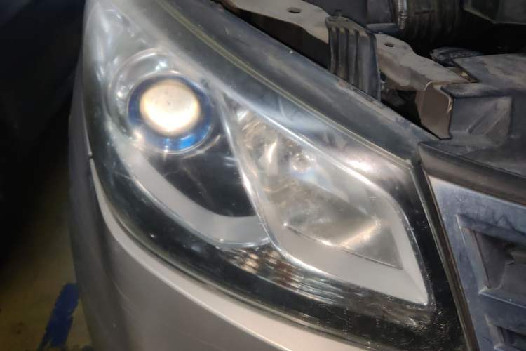Used SAIC MAXUS G10  Right Front Headlight