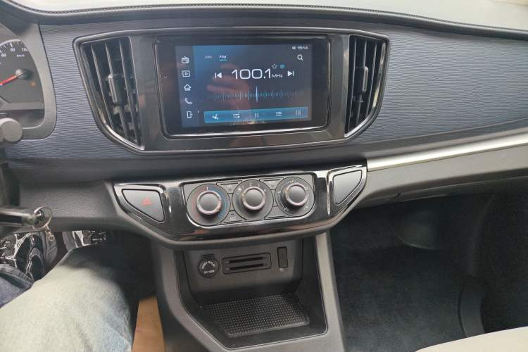 Used FORTHING Lingzhi 2023 M5L 1.6L Base Model 7 Seats
