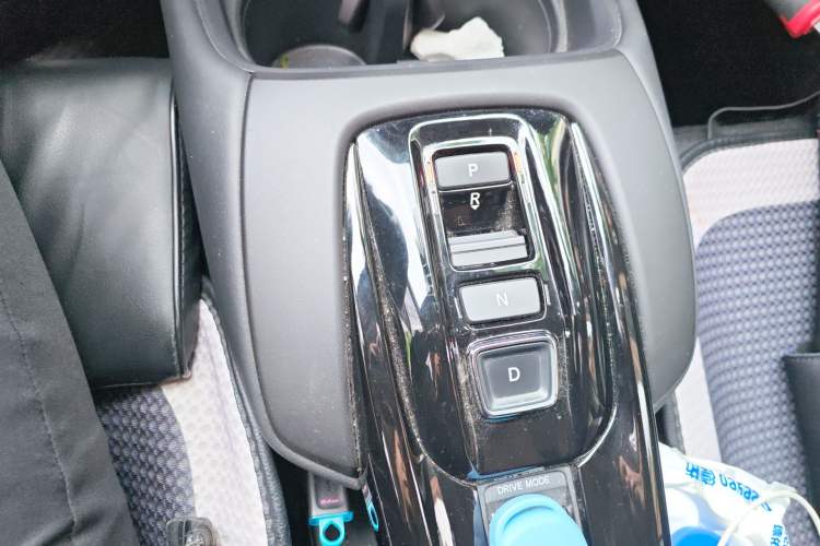 Used Honda HR-V 2023 2.0L eHEV Dynamic Speed Version Gear Lever