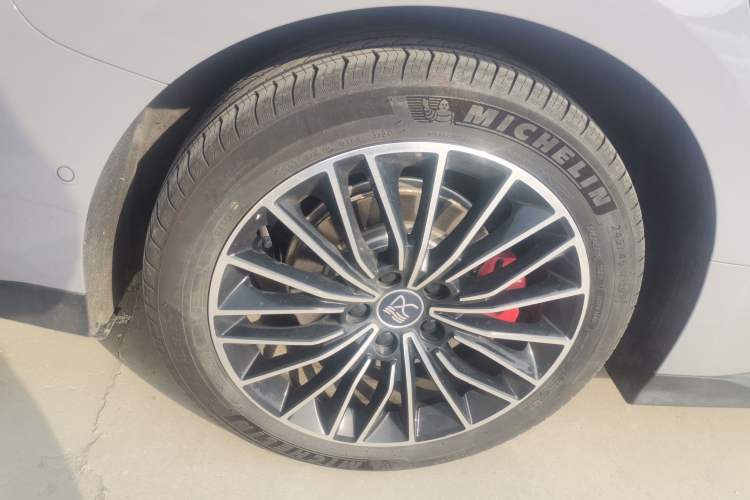 Used BYD Han 2025 EV with 701 km of Laser Radar-Enabled Intelligent Driving
