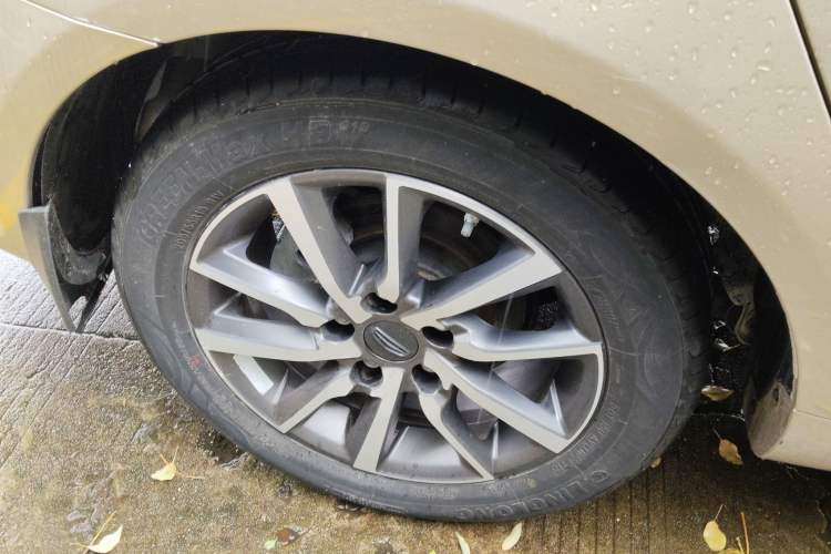 Used Geely Auto Emgrand 2019 Leading Edition 1.5L CVT Upward-Connected Model China VI Standard Exterior 5