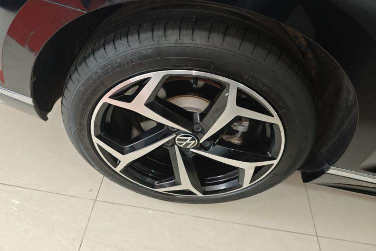 Used Volkswagen Magotan 2023 2 Million Units Limited Edition 330TSI DSG Leading Version
