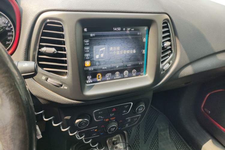 Used Jeep Compass 2017 200TS Automatic High-Performance All-Wheel Drive Edition Audio And AC Panel