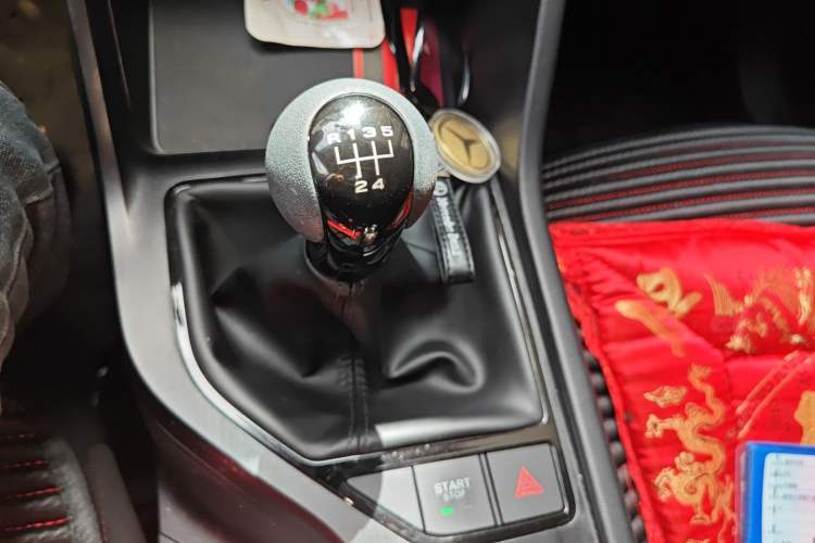 Used Roewe i5 2023 1.5L Manual Comfort Edition
