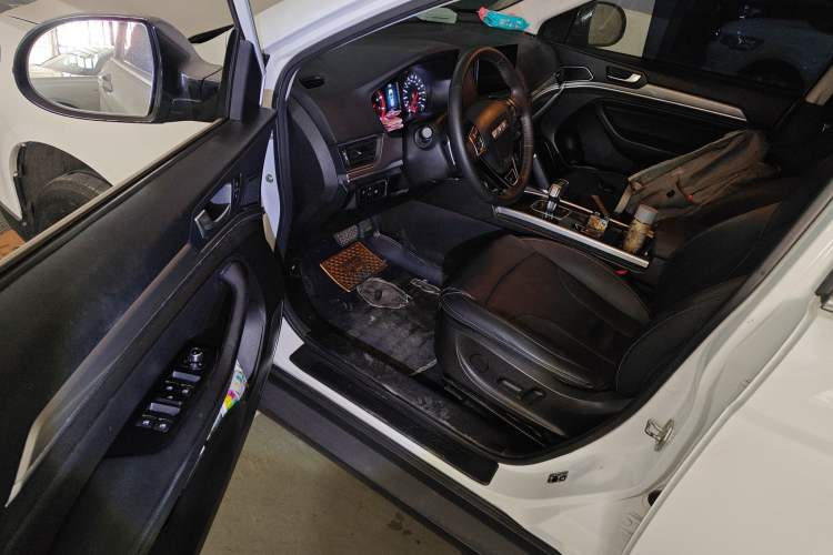 Used Haval H6 2021 Sport Edition 1.5T Automatic Elite Smart Connectivity Model with Hexagonal Grille
