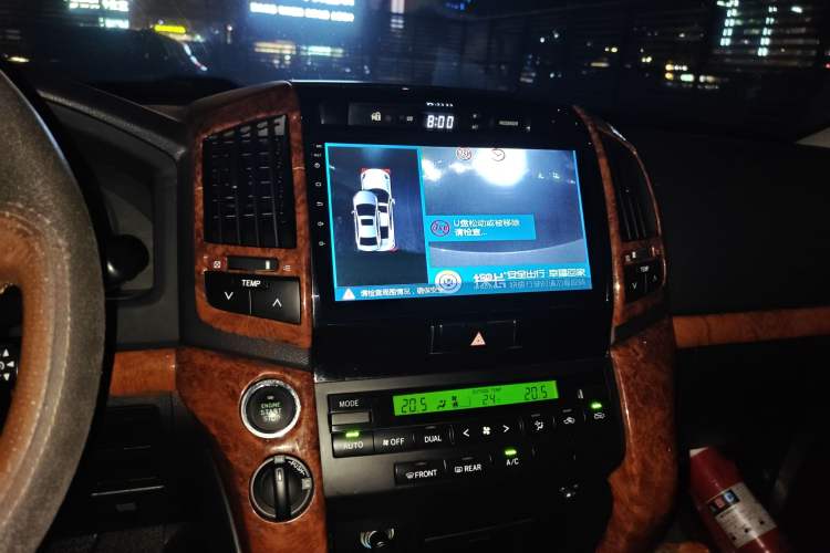 Used Toyota Land Cruiser 2015 4.0L V6 Middle East Low-Trim Version
