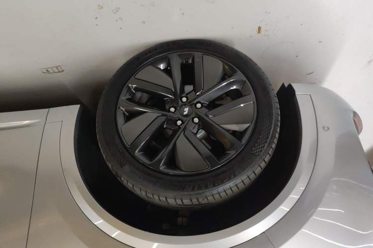 Used Li Auto L9 2023 Pro Model Exterior 4